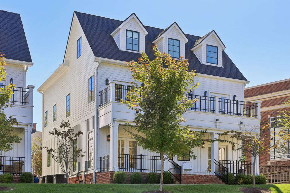 Hobson Chapel Pl-S2310-066.jpg