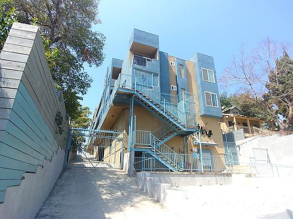 Building Exterior Photo 2