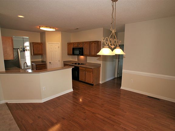 5th image of 4912 Crownvista Dr