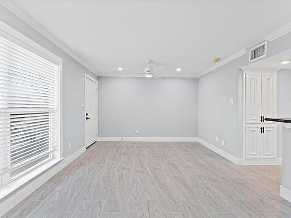 5th image of 8110 Albacore Dr #12