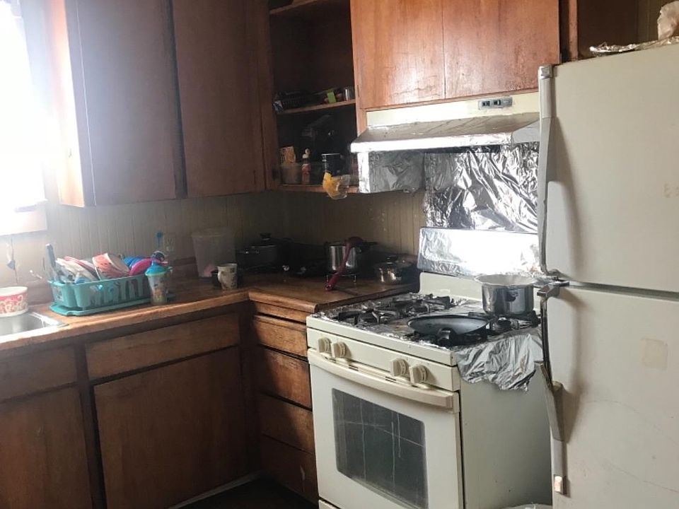 2nd image of 704 S B St
