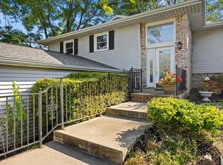 13694 Egg Ranch Rd, Pekin, IL 61554