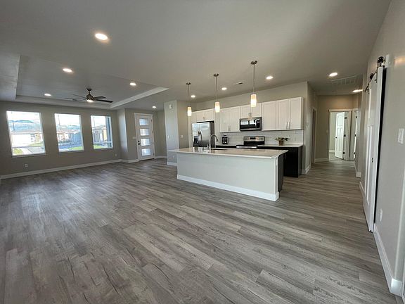 3rd image of 383 Wind River Dr