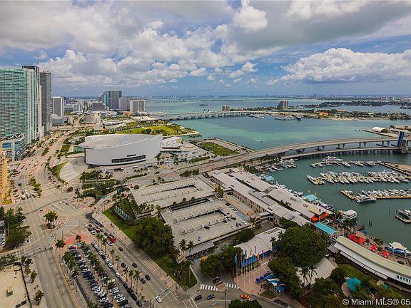 3rd image of 244 Biscayne Blvd APT 4203