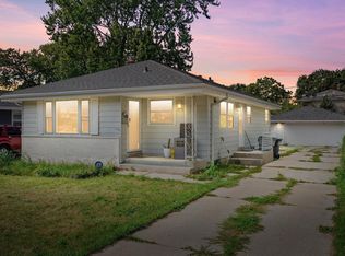3712 W Kiley AVENUE, Milwaukee, WI 53209