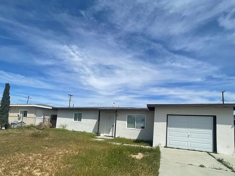 15360 Lucille St — Photo 1