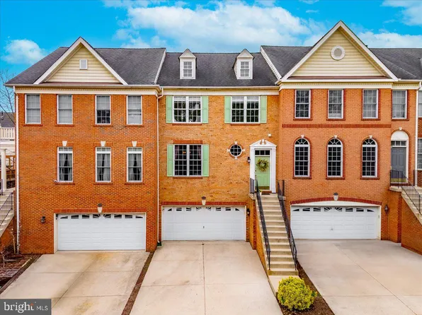 42907 Olander Sq, Chantilly, VA 20152
