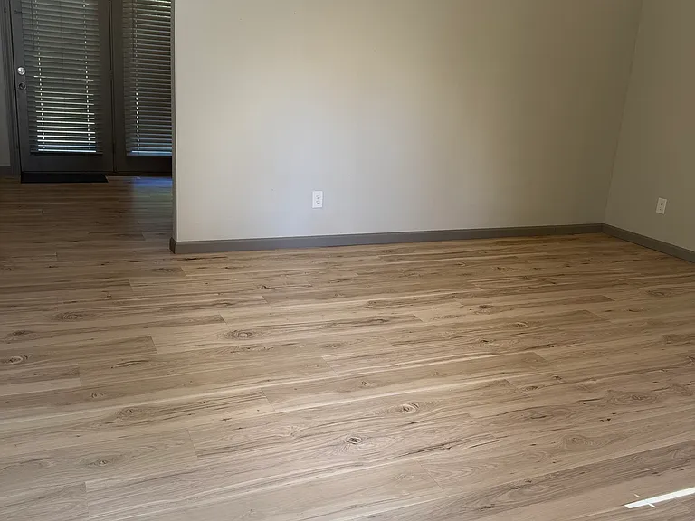 1560 N Oakland Ave — Photo 6