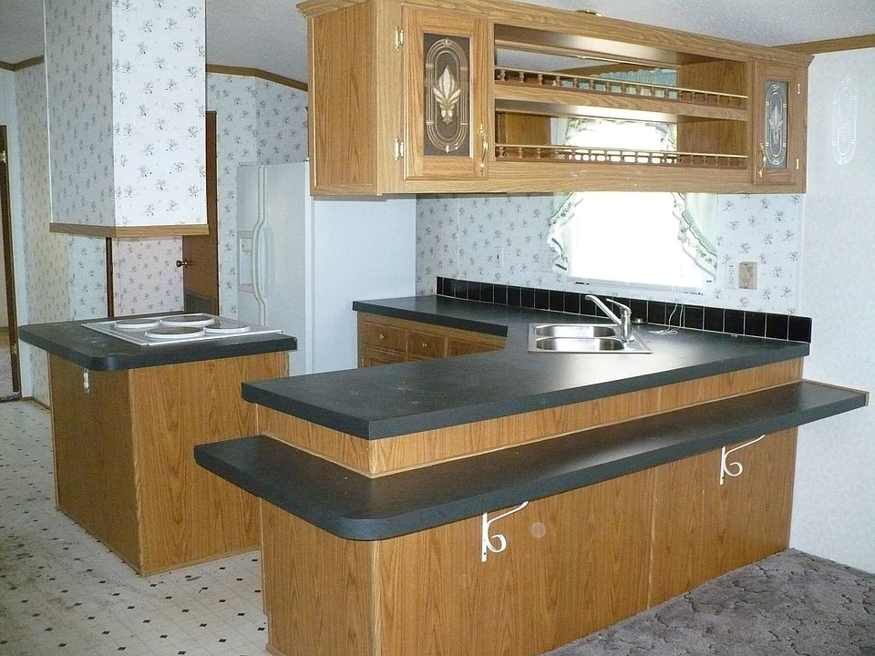 I love this efficient, island-kitchen layout!