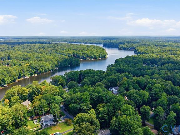 5th image of 371 Lake Caroline Dr