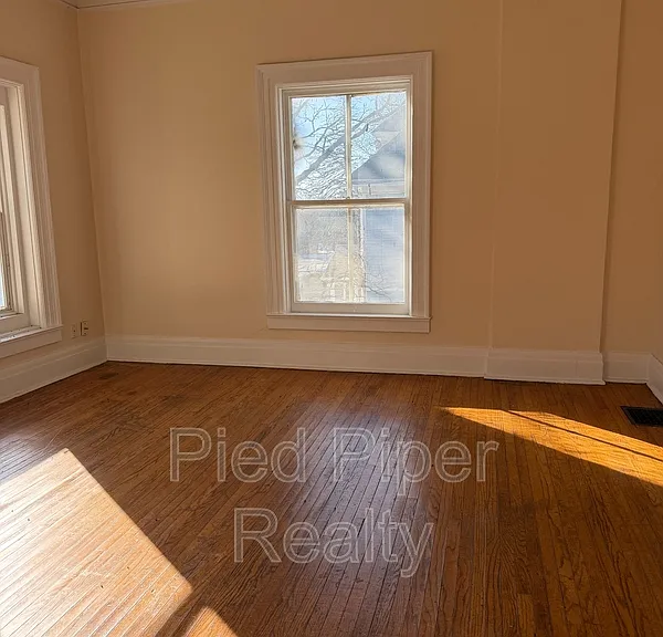 406 E Prospect Ter — Photo 4