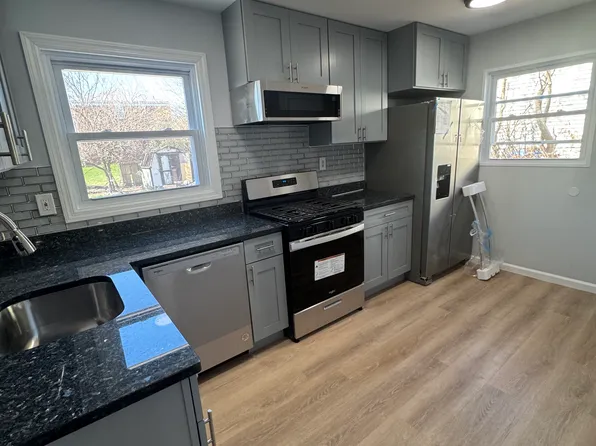 22 Morgan Dr, Edison, NJ 08817