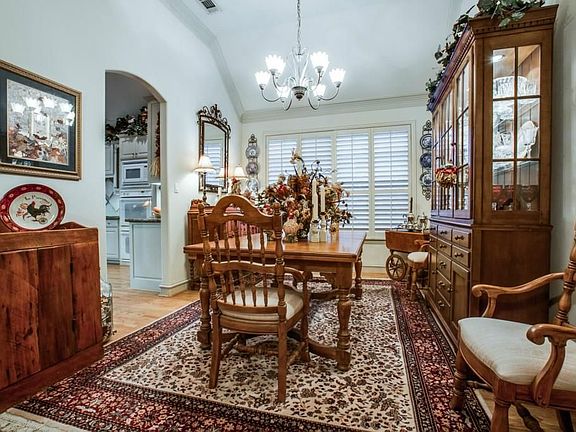 4th image of 2028 Hillcrest Ct
