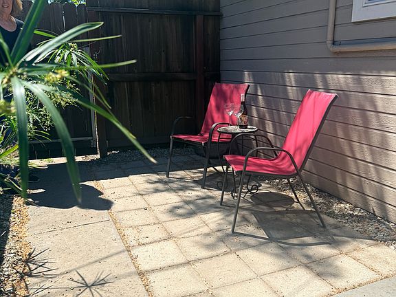 2nd image of 1050 E 8th St