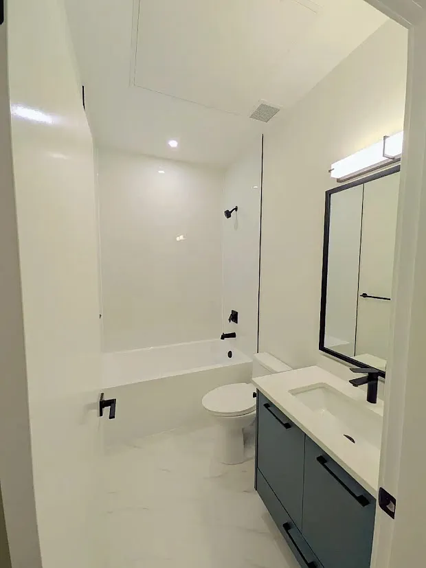 2 bed, 700 sqft, $2,200 — Photo 3