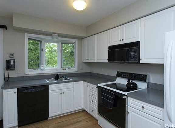 4th image of 35112 Bunker Hill Dr