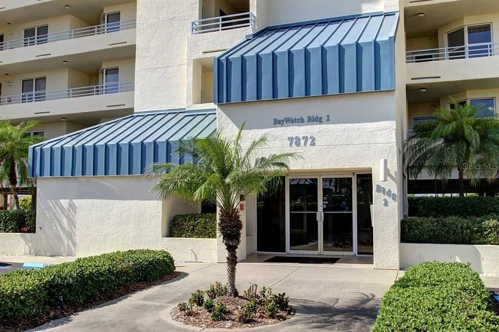 2 bed, 2.0 bath, 1200 sqft, $4,000 — Photo 2
