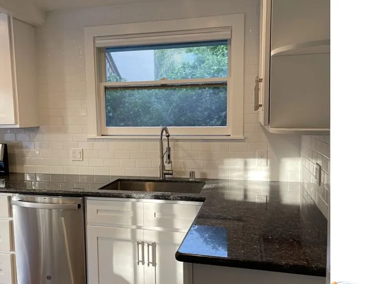320 Main St — Photo 9