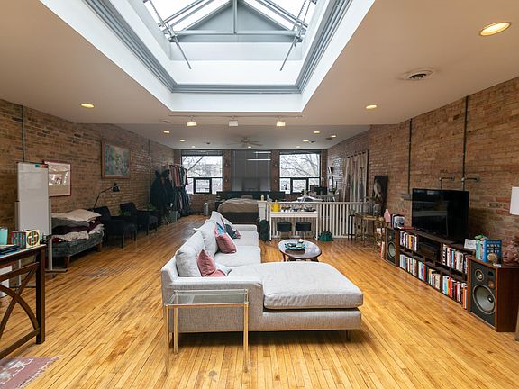 5th image of 3251 W Fullerton Ave #2