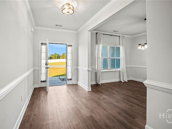 5th image of 100 Finch Lane