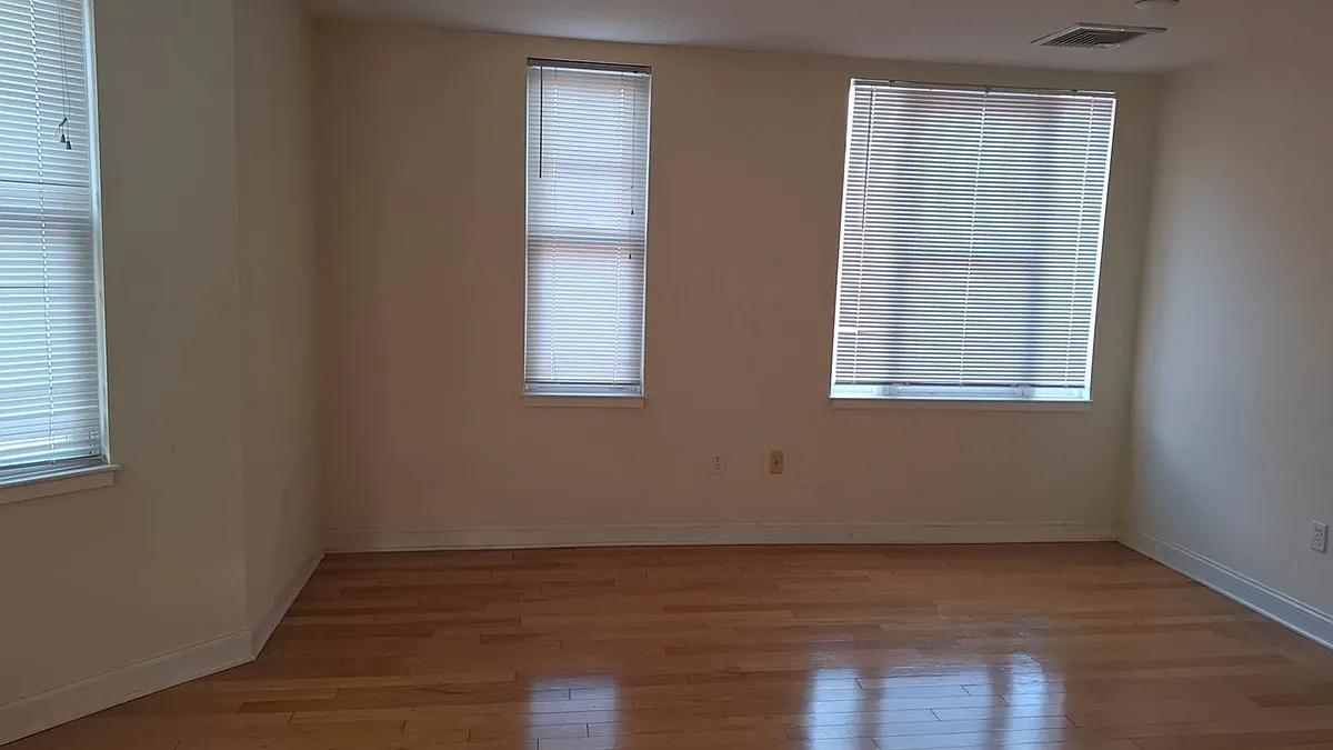 Building Photo - 4048 Washington St #5