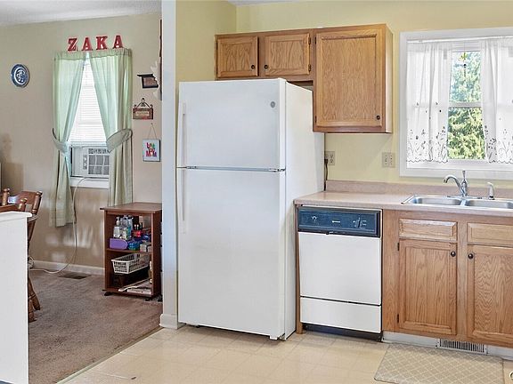 5th image of 202 Elton Ave