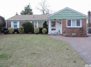 782 Palmetto Dr, Franklin Square, NY 11010