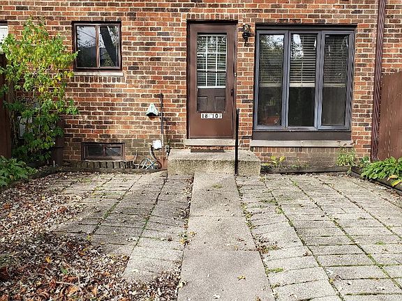 2nd image of 18W109 Kirkland Ln