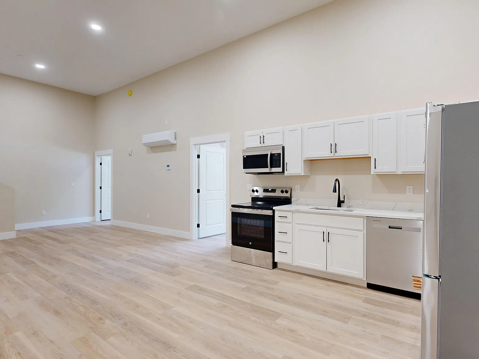 2 bed, 1100 sqft, $2,200 — Photo 4