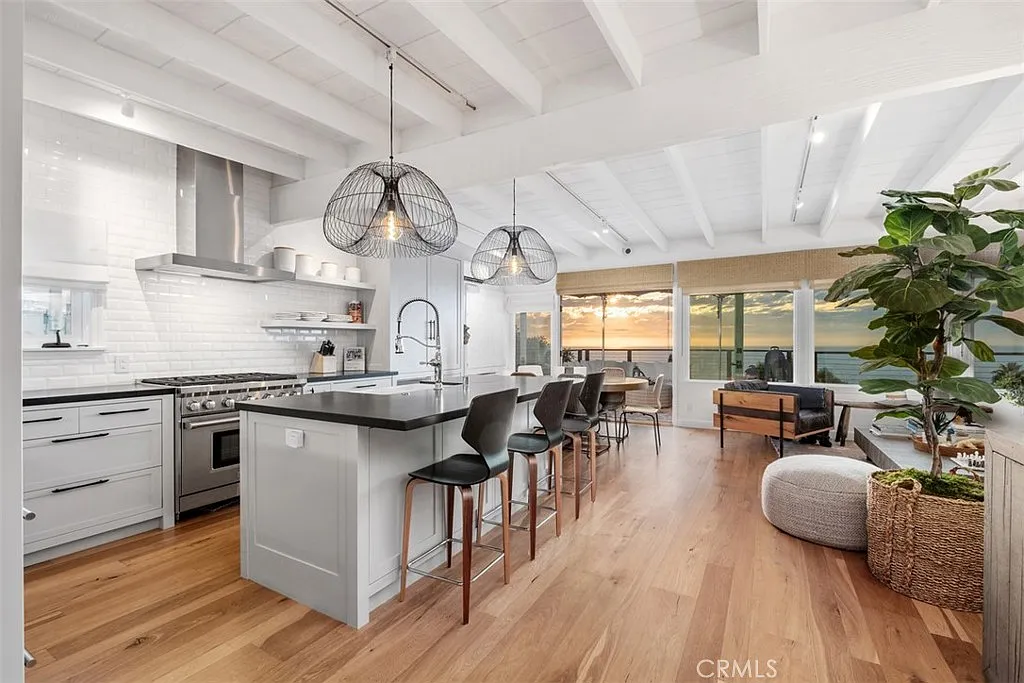 3 bed, 1300 sqft, $10,000 — Photo 3