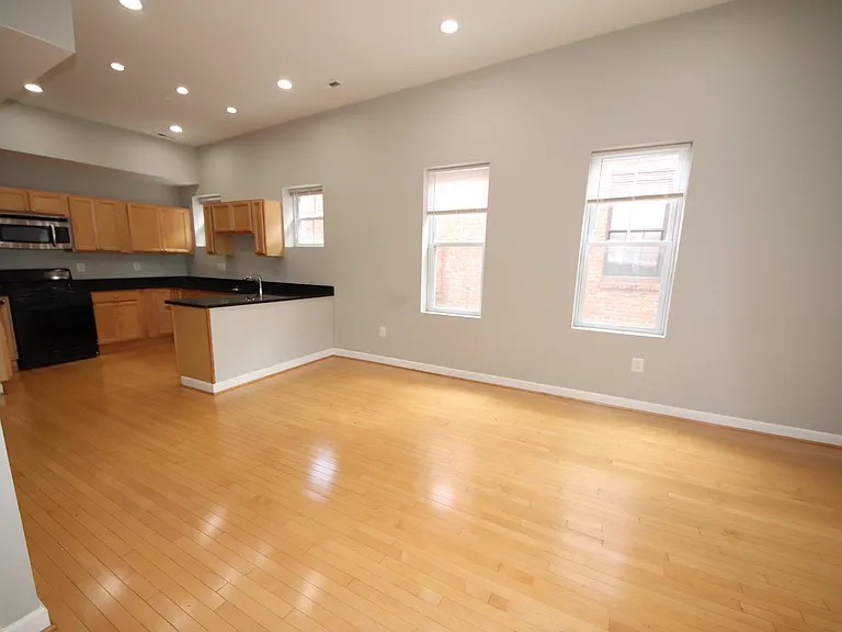 2443 Callow Ave #3 — Photo 2