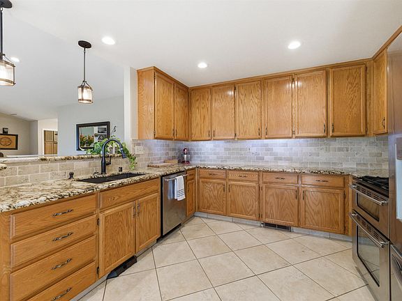 3rd image of 16690 Ridgewood Dr