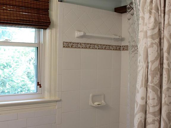 Bath tile shower/tub