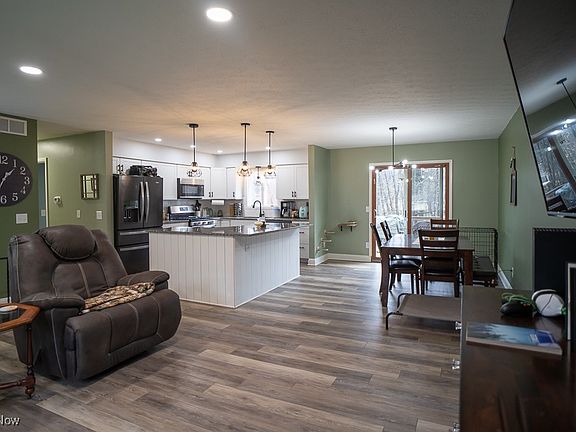 4th image of 692 Zeletta Dr