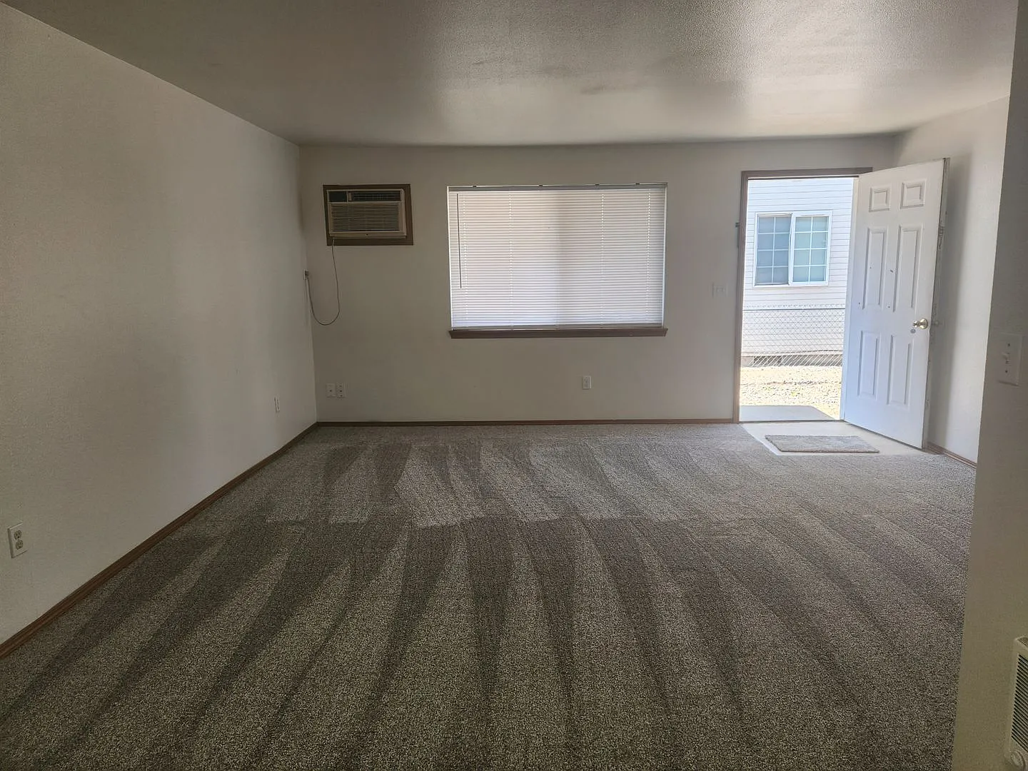n1113 — Photo 1