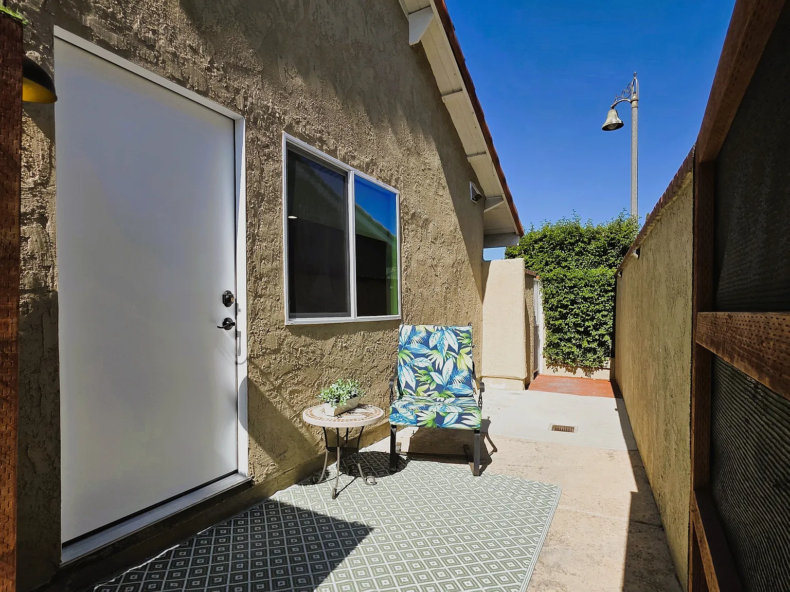 Studio, 220 sqft, $2,000 — Photo 1