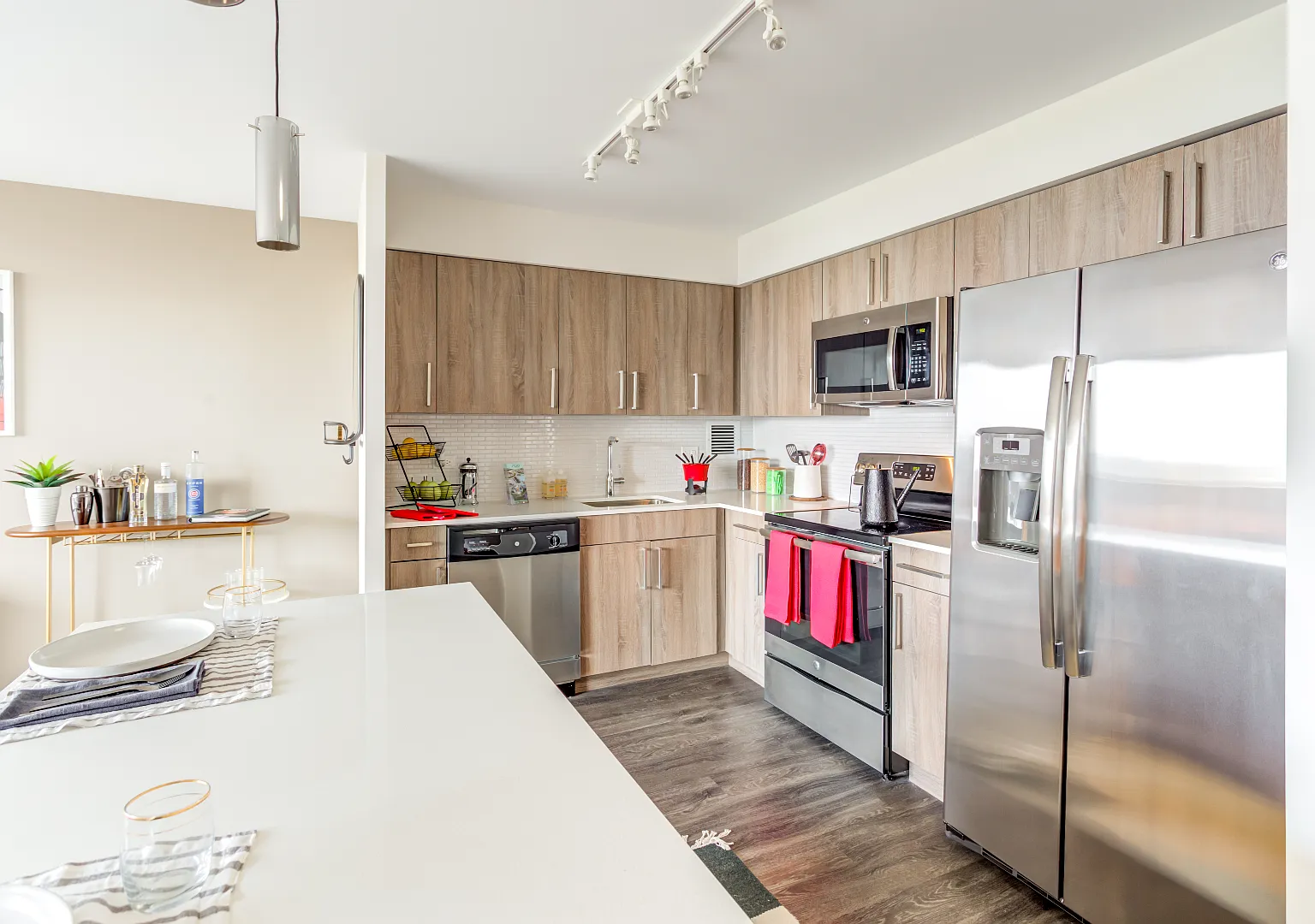 1 bed, 723 sqft, $2,339 — Photo 3