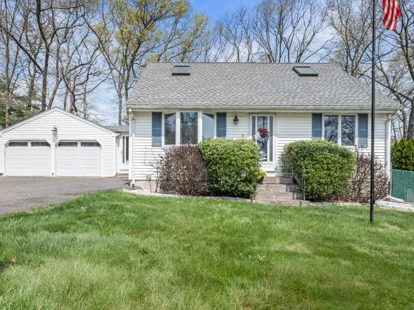 31 Florence Lane, Plainville, CT 06062