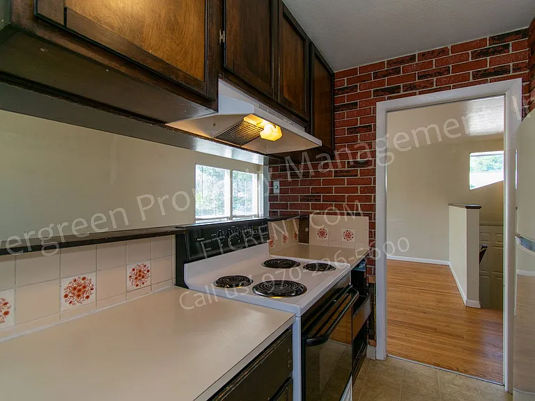 1916 Larkspur Dr — Photo 10