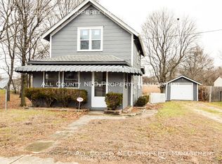 1061 W Waterloo Rd, Akron, OH 44314