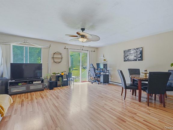 3rd image of 31 Roundtree Court