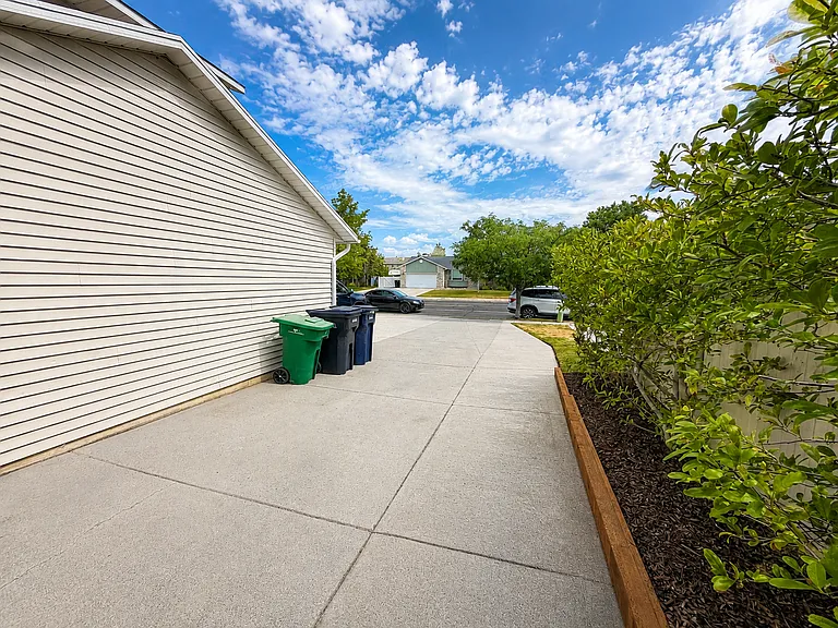 1564 E Hidden Valley Dr — Photo 42