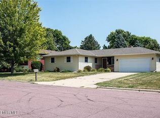 129 N Manitou Dr, Mankato, MN 56001