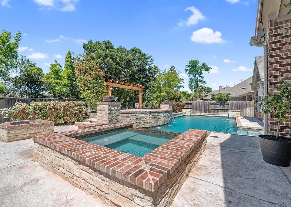 Refreshing Pool & Spa!