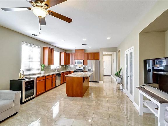 3rd image of 497 Olivine Ave