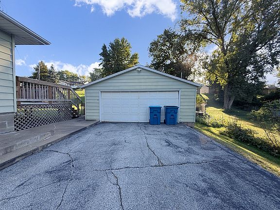 3rd image of 235 Cherry Ct