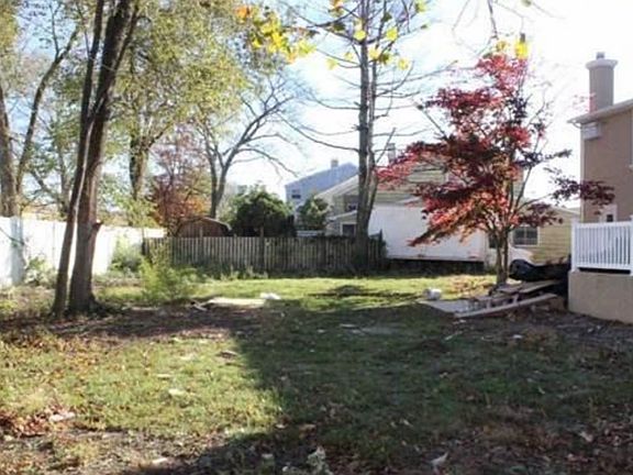 4th image of 579 South Bayview St