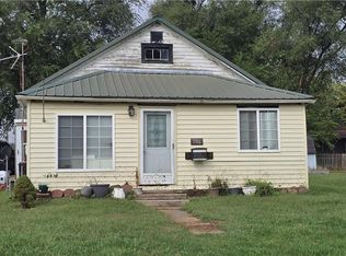 106 S Orange St, Cameron, MO 64429