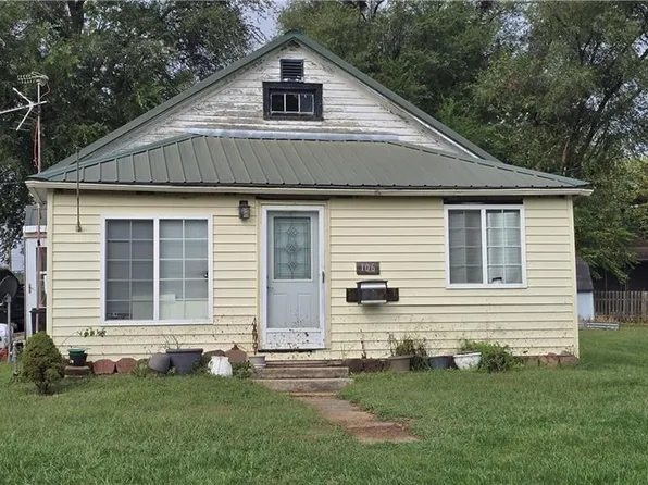 106 S Orange St, Cameron, MO 64429