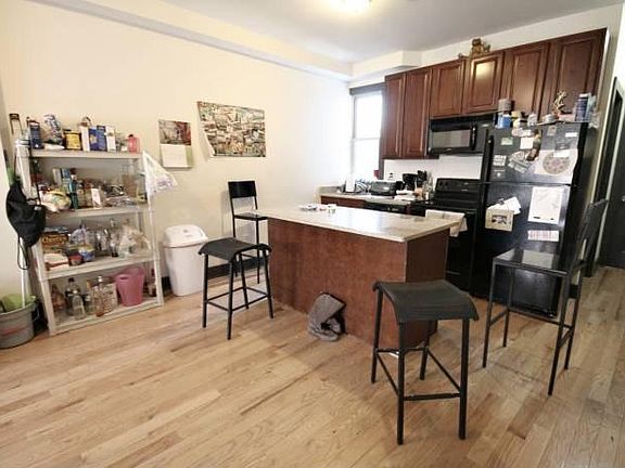 4th image of 1725 Fontain St #B